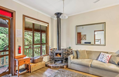 Mount Dandenong Bed & Breakfast | Rainforest weddings, events, retreats, Sleep 20 plus