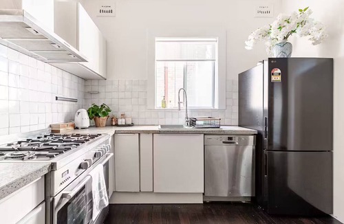 Randwick Apartment | Randwick Retreat | Beaches, CBD, Races, Parking