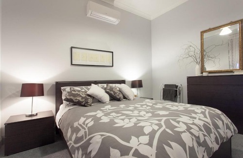 East Tamworth House | Rawson's Retreat - Five Bedroom Home - Walk CBD - Includes Breakfast