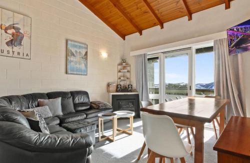 Hotham Heights Apartment | Razorback 3
