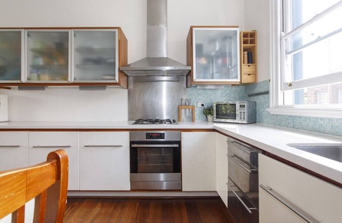 South Fremantle House | Reader`s Retreat - South Fremantle House