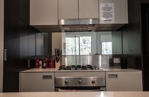 Kensington Apartment | ReadySet Apartments on Altona