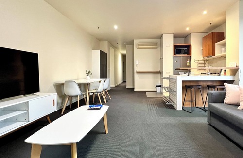 Melbourne Central Business District Apartment | Readyset Apartments on Little Bourke
