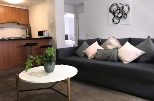 Southbank Apartment | ReadySet Apartments on Kavanagh
