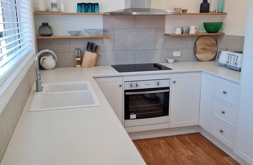 Warrnambool House | Recently renovated house in quiet leafy surroundings.