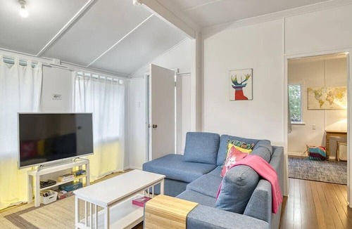 Bargara Cottage | Recently renovated located two blocks from the beach!