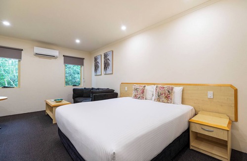 Woombye Hotel | Red Bridge Motor Inn