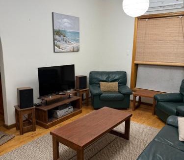 Mount Gambier House | Red Door Cottage