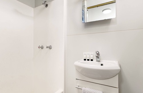 Newman Hotel | Red Sands Accommodation Newman
