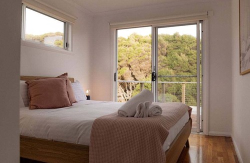 Bicheno Apartment | Redbill Surf Shack - SO Close to Redbill Beach!