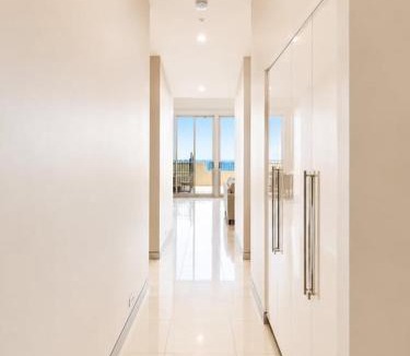 Redcliffe Apartment | Redcliffe 3-Bedroom Waterfront Penthouse