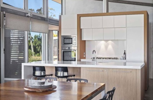 Redgate House | Redgate Beach House with Private Tennis Court