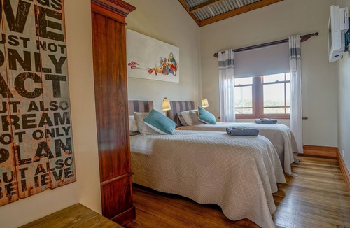 Moonta House | Redwing Barn, the perfect family getaway. Say Hi to the animals! Pet friendly!