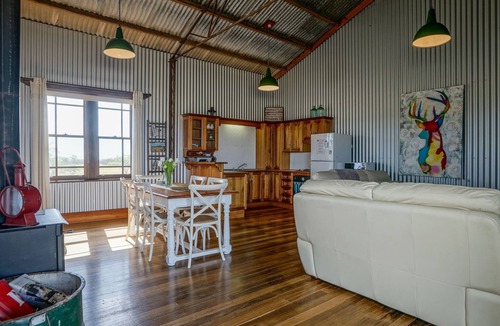 Moonta House | Redwing Barn, the perfect family getaway. Say Hi to the animals! Pet friendly!