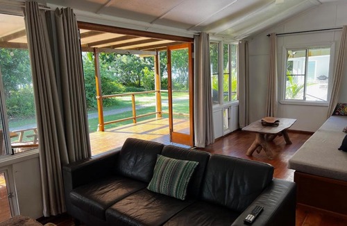 Mission Beach House | Reef Coast Cottage Absolute Beachfront