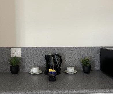 Proserpine Hotel | Reef Gardens Motel