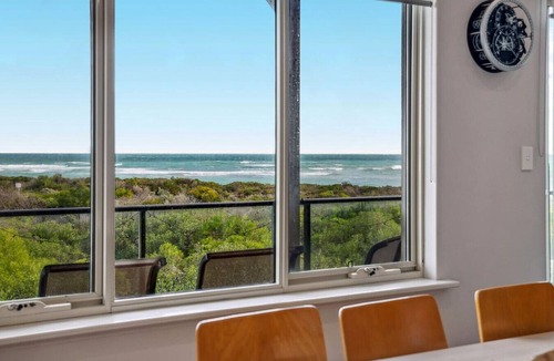 Ledge Point Apartment | Reef View, Ledge Point beachfront