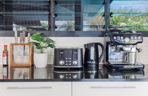 Nightcliff Villa | Reef Villa A Sprawling Waterfront Oasis