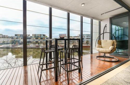 Kingston Apartment | Refined Kingston Apartment, Foreshore Lake Access - Hosted by Canstay