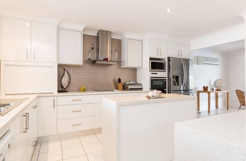 Broadbeach Waters House | Reflections @ Broadbeach - Heated Pool Private Beach Pool Table