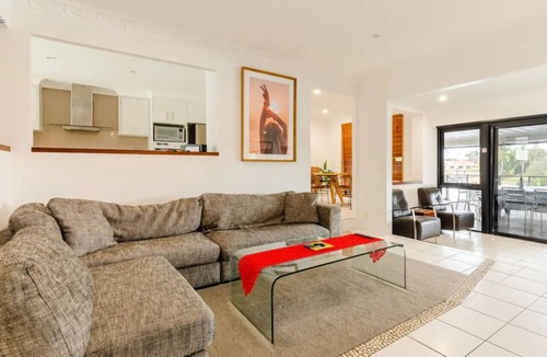 Broadbeach Waters House | Reflections @ Broadbeach - Heated Pool Private Beach Pool Table