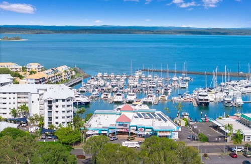 Urangan Apartment | Refreshed Esplanade Studio for Two