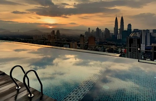 Chow Kit Hostel | Regalia Infinity Skypool