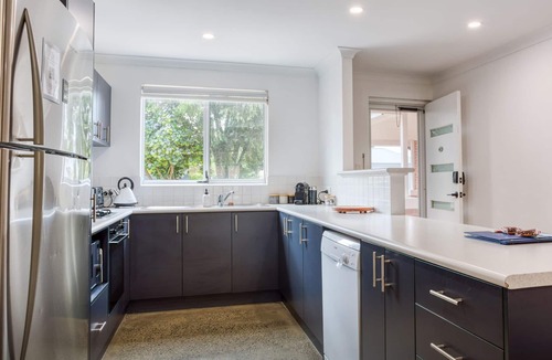 Broadwater Villa | Relax at 42 Cape View Resort