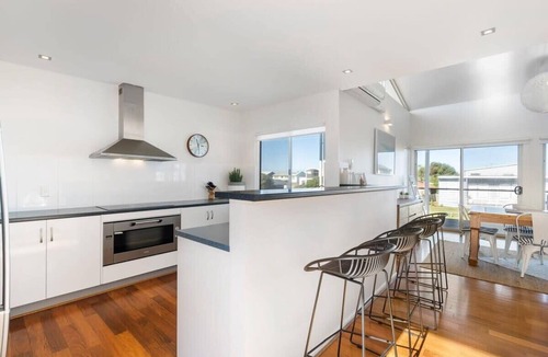 Middleton House | Relax at Middleton - Pets Negotiable - Wi-Fi