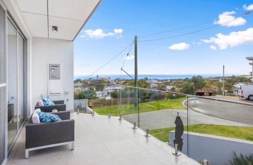 Scarborough Apartment | Relax in blissful sun-soaked luxury by the beach