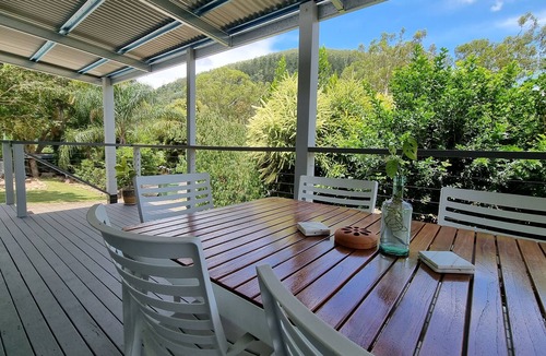 Somerset Dam House | Relax in Somerset Dam Village