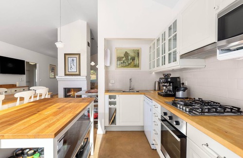 Crackenback Cottage | Relax & reconnect in the Snowy Mountains | Sleeps 6 | Crackenback