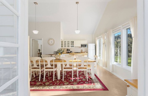 Crackenback Cottage | Relax & reconnect in the Snowy Mountains | Sleeps 6 | Crackenback