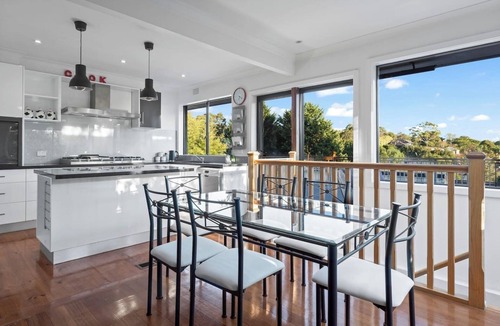 Berwick House | Relax & Unwind | Multiple Retreat | Walk to Shops