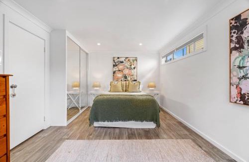 Buff Point House | Relaxed 2 Bed Coastal Stay Near the Lake