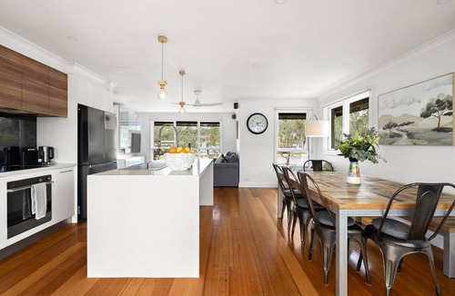 Mordialloc Apartment | Relaxed Bayside Stay with Outdoor Space