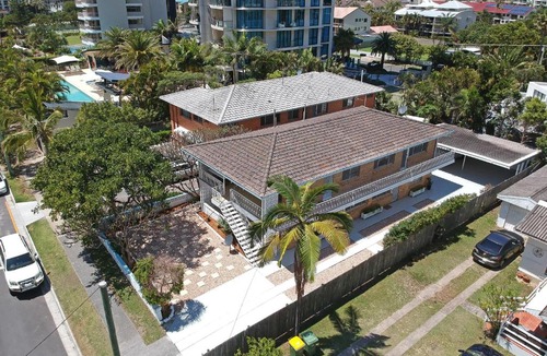 Main Beach Apartment | Relaxed Beachside Experience on the Coast