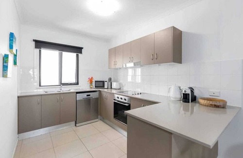 Cairns North Apartment | Relaxed Coastal Charm—A Stylish Resort-style Haven