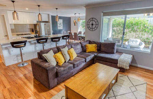 Dunsborough House | Relaxed Coastal Living at Birdie Retreat – Dunsborough