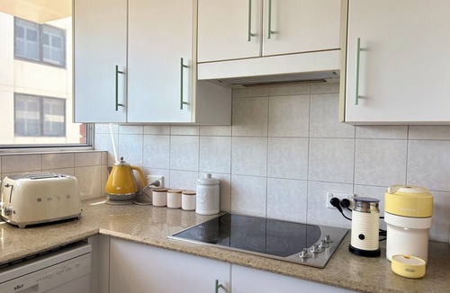 Coolangatta Apartment | Relaxed Coastal Retreat 🌴 Family-Friendly 3BR – Minutes to Beach & Airport