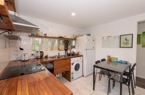 Carramar House | Relaxed Private Double Room in Carramar - Close to Station - Shared Bathroom