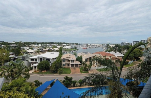 Cullen Bay Apartment | Relaxing 3 bdr with Marina view, 5 mins walk to Cullen Bay and Mindil beach
