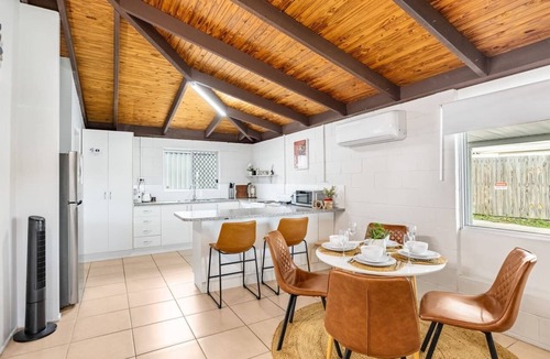 Crestmead House | Relaxing 3BR House with ACs Near Crestmead Central
