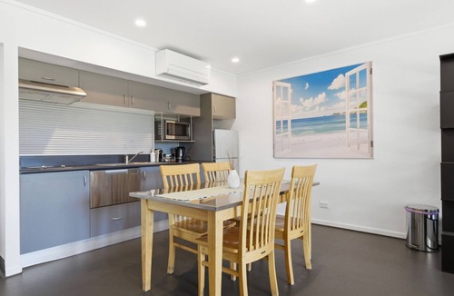 Batehaven Apartment | Relaxing Coastal unit in Batehaven