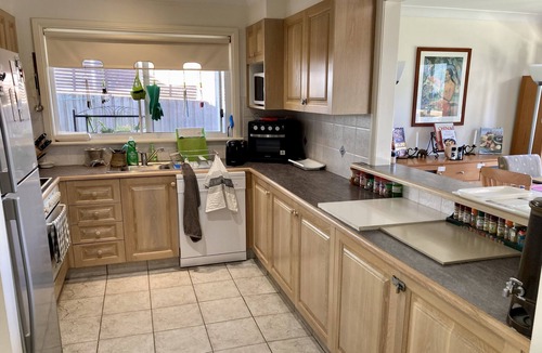 Mollymook Beach House | Relaxing, open plan, fully-equipped Beach House 500m to S Narrawallee beach.