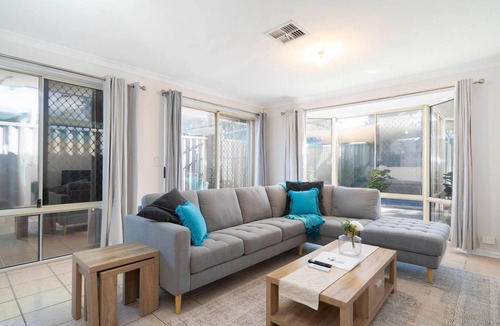 Redcliffe House | Relaxing retreat suitable for families with pool+great loaction