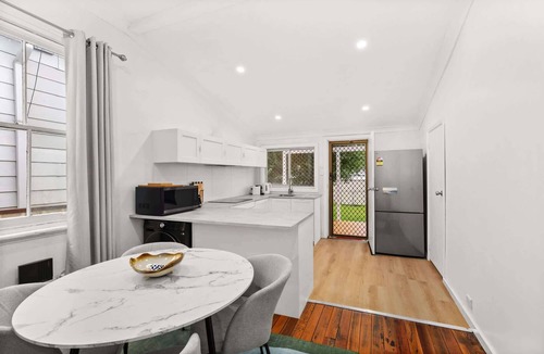 Mayfield House | Relaxing Retreat with Spacious Outdoor Area