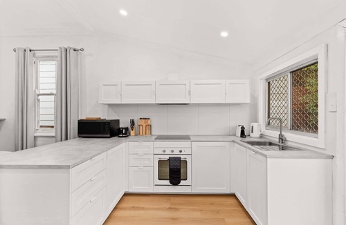 Mayfield House | Relaxing Retreat with Spacious Outdoor Area