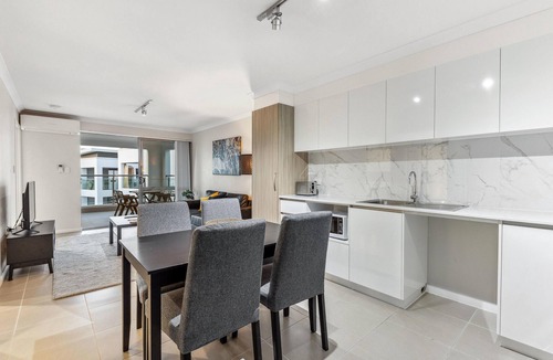Rockingham Apartment | Relaxing -Rockingham Apt | LongStay, Comfort, Parking - 2 Bed 2 Bath Standard