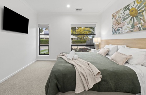 Renmark Hotel | Renmark River Villas No 52 (with pool) - "The Bellagrove Villa"